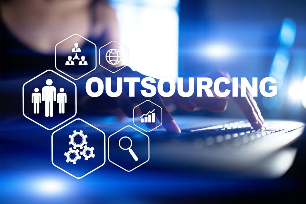 Czym różni się agencja pracy tymczasowej od agencji outsourcingowej?